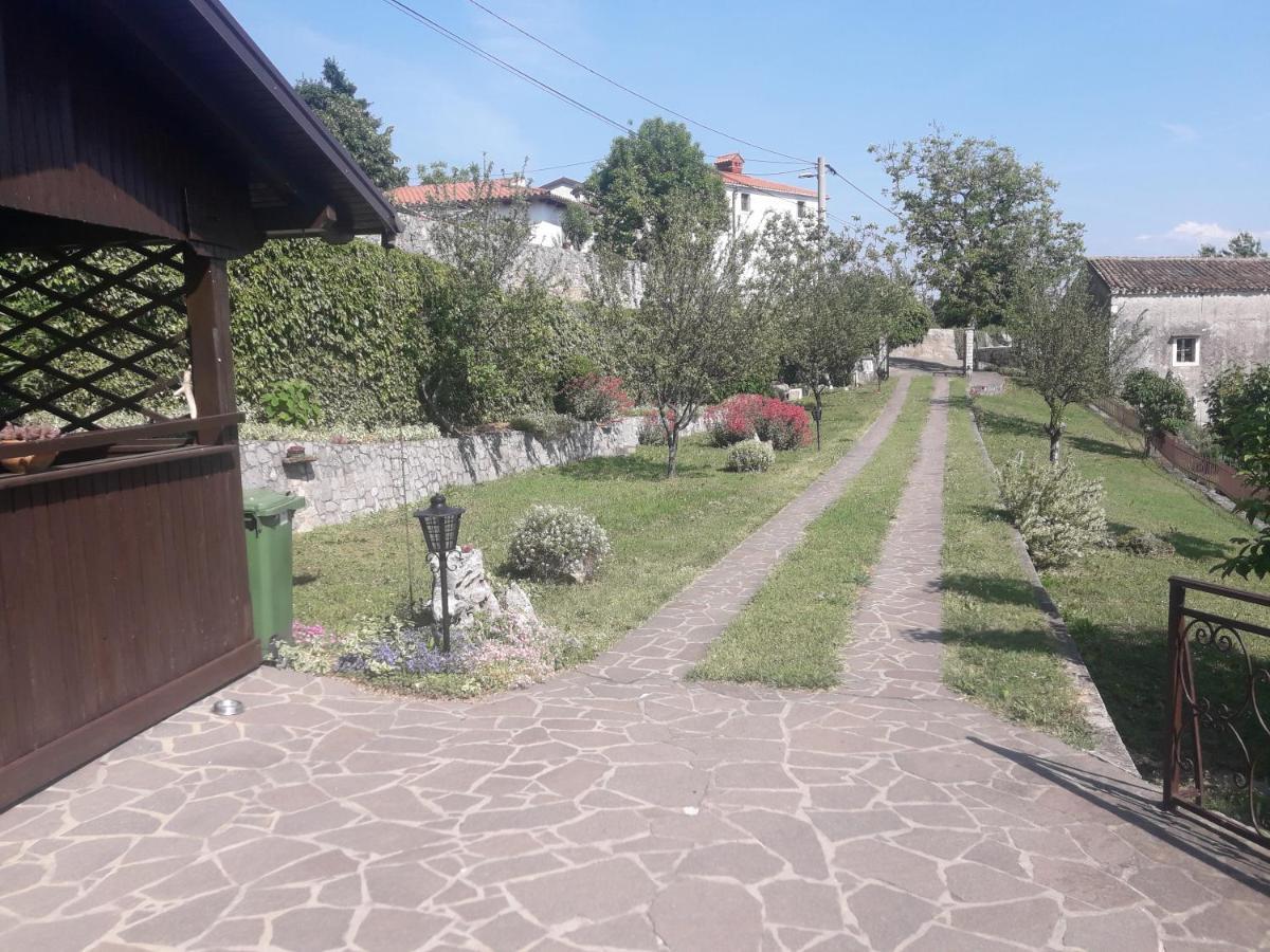Apartma Oddih Dutovlje 外观 照片