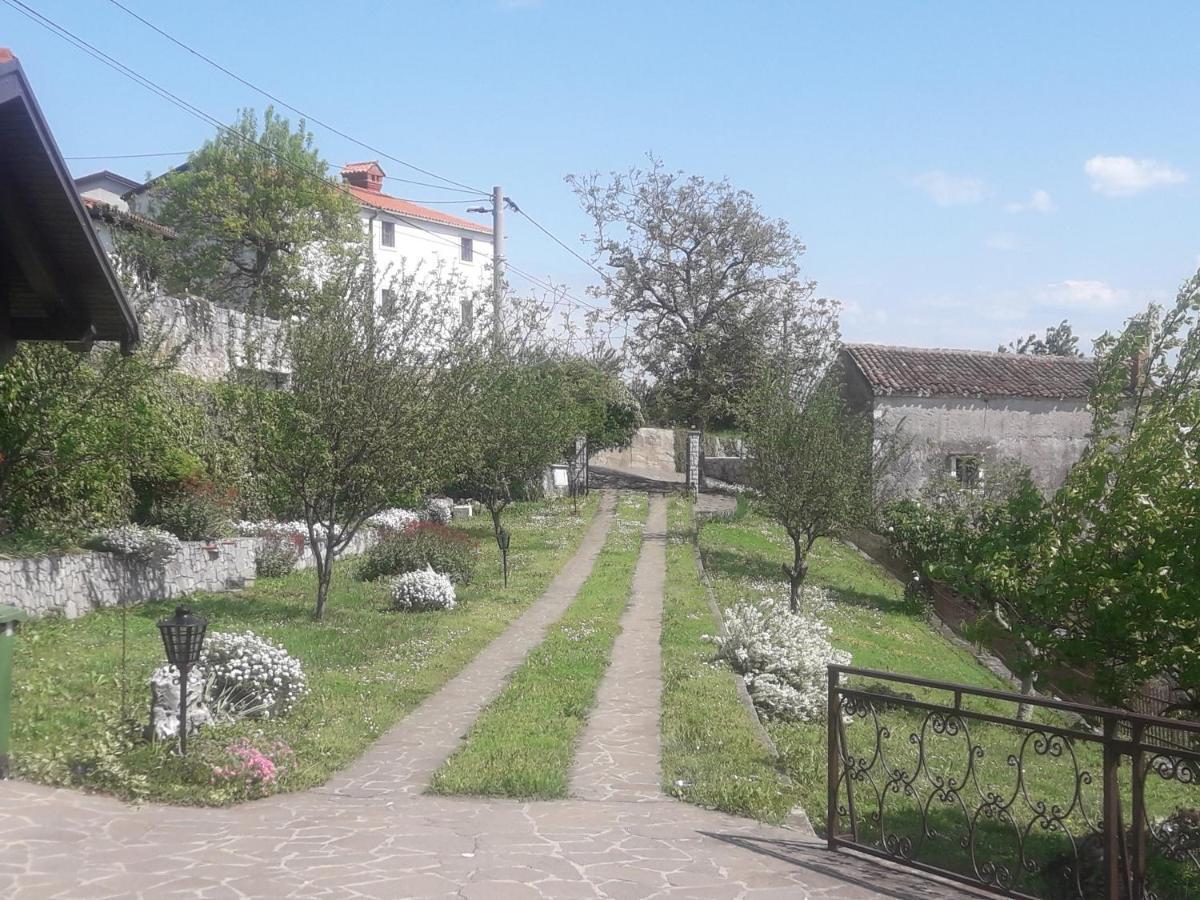 Apartma Oddih Dutovlje 外观 照片